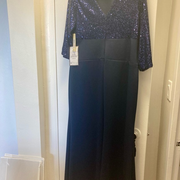 Beautiful, navy sequin evening dress! perfect for next formal event or wedding! - Picture 8 of 9